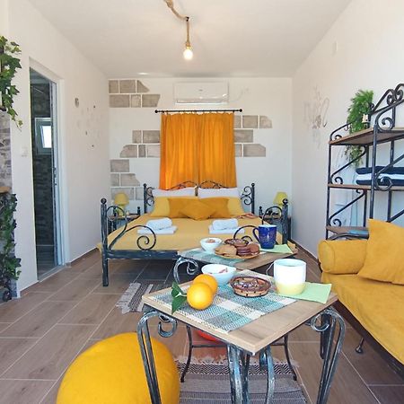 Lustica Apartments Eksteriør bilde