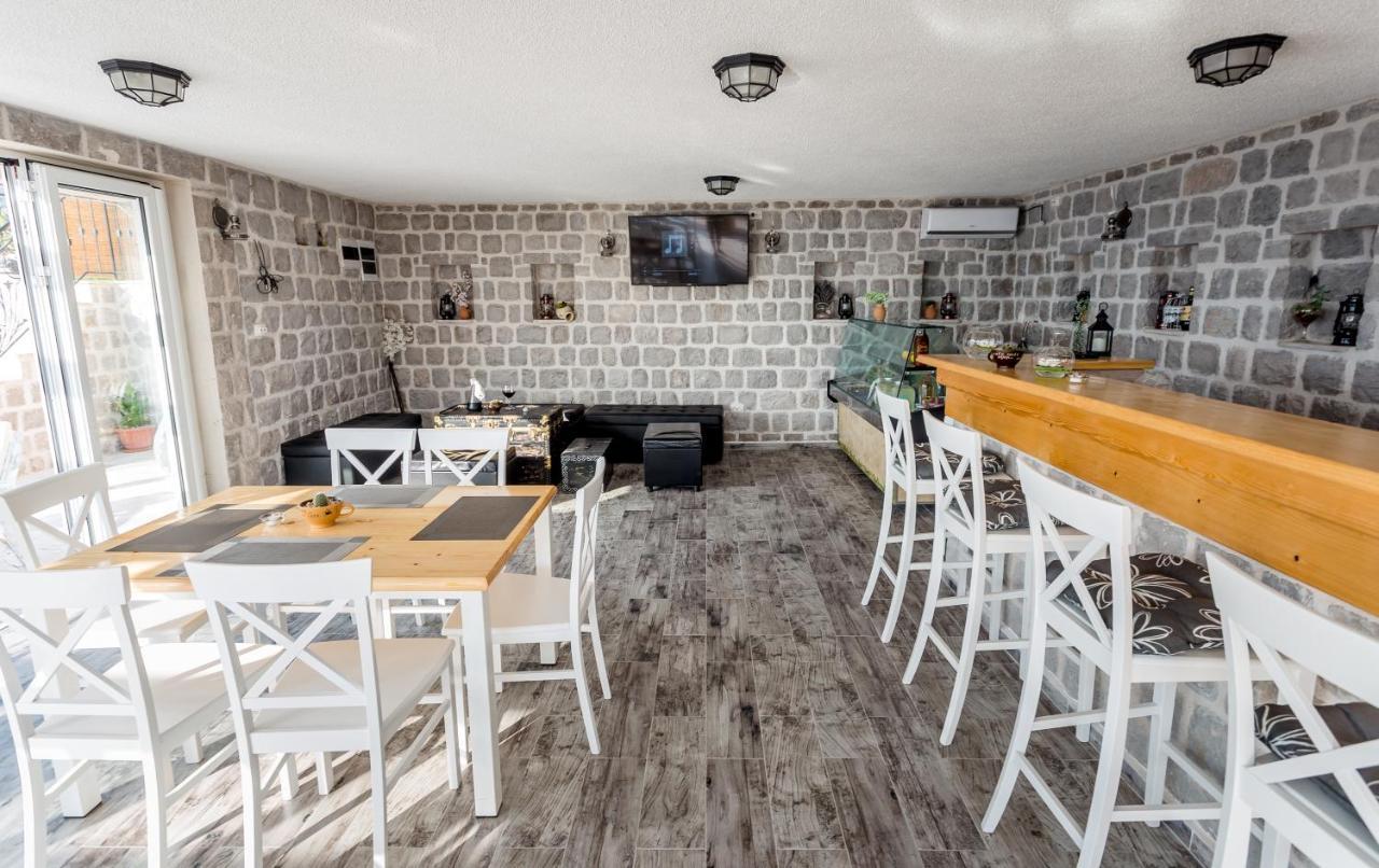 Lustica Apartments Eksteriør bilde