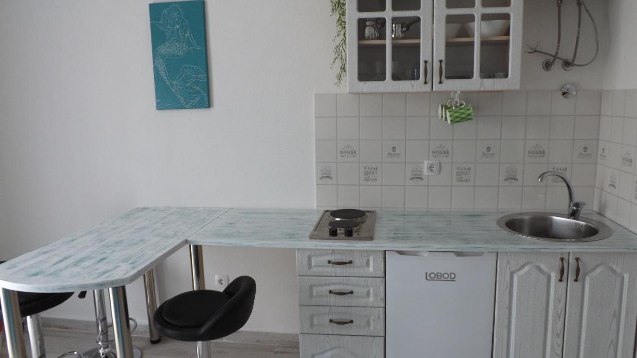 Lustica Apartments Eksteriør bilde