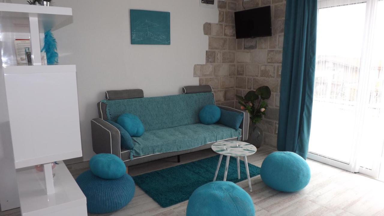 Lustica Apartments Eksteriør bilde