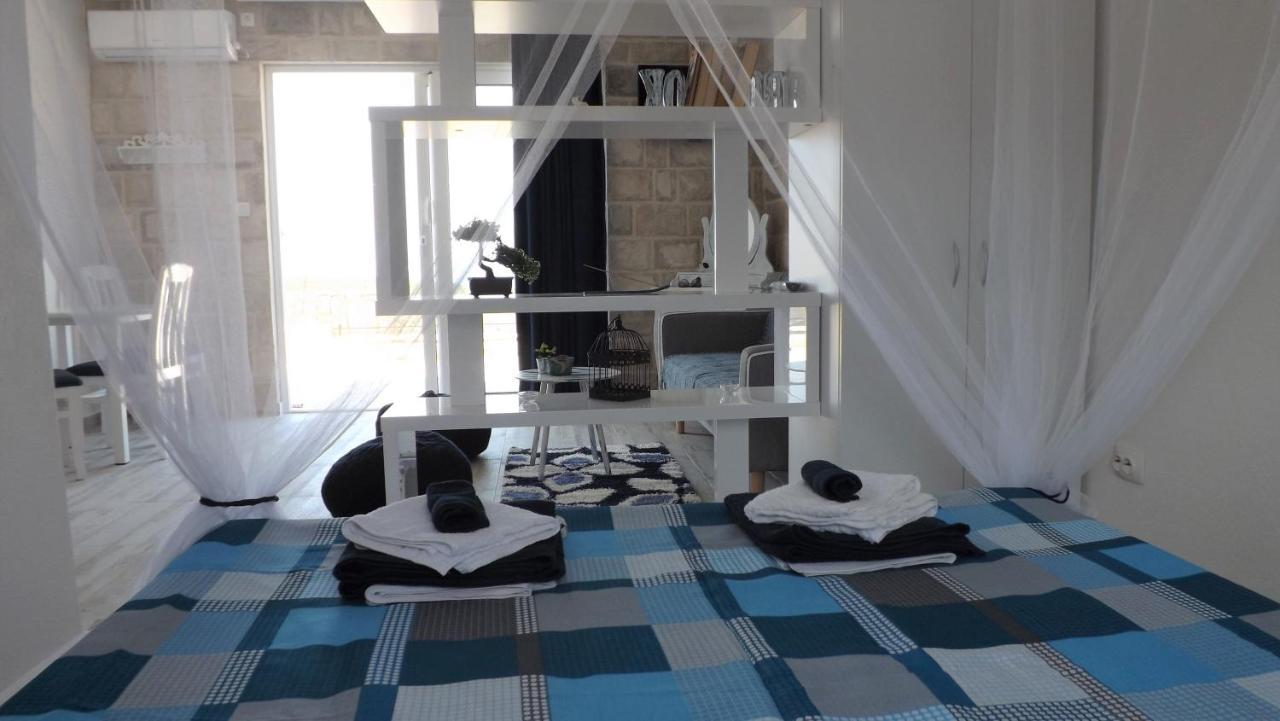 Lustica Apartments Eksteriør bilde