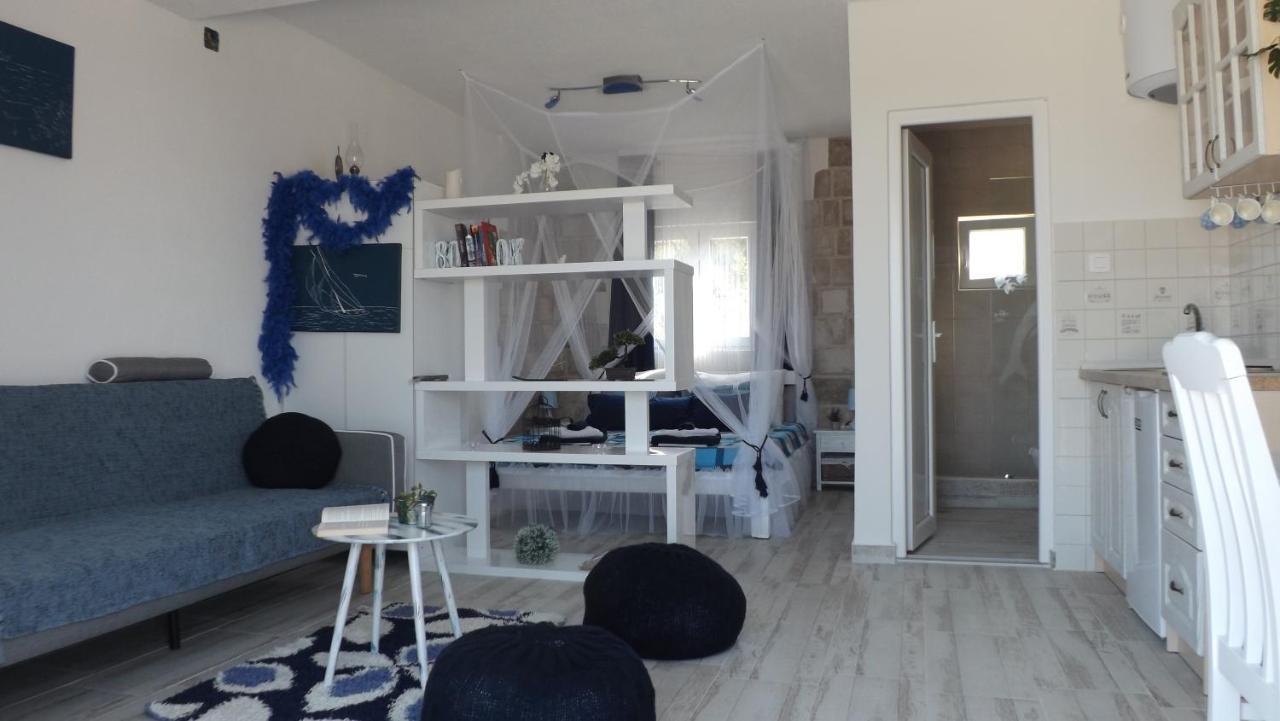 Lustica Apartments Eksteriør bilde