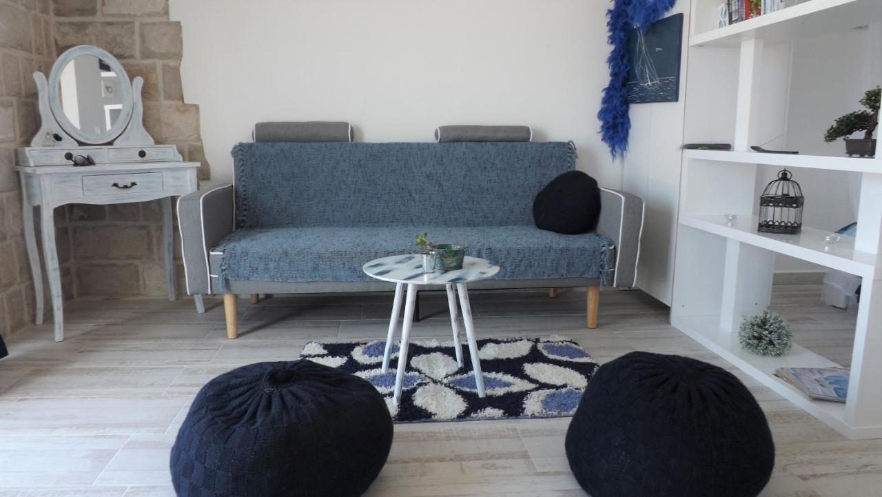 Lustica Apartments Eksteriør bilde