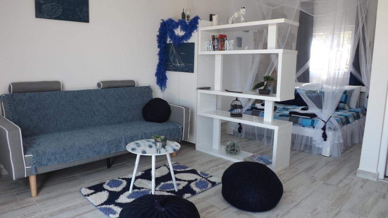 Lustica Apartments Eksteriør bilde