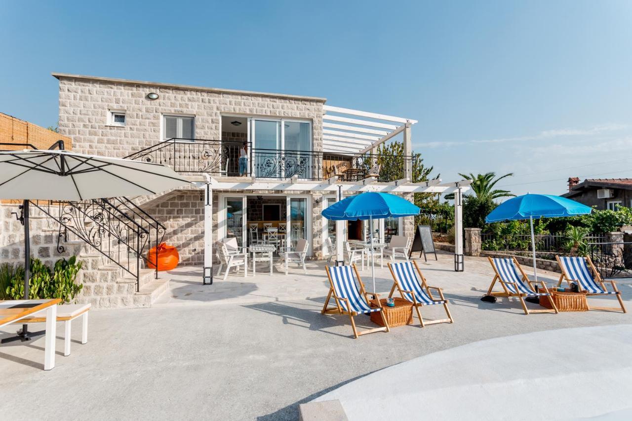 Lustica Apartments Eksteriør bilde